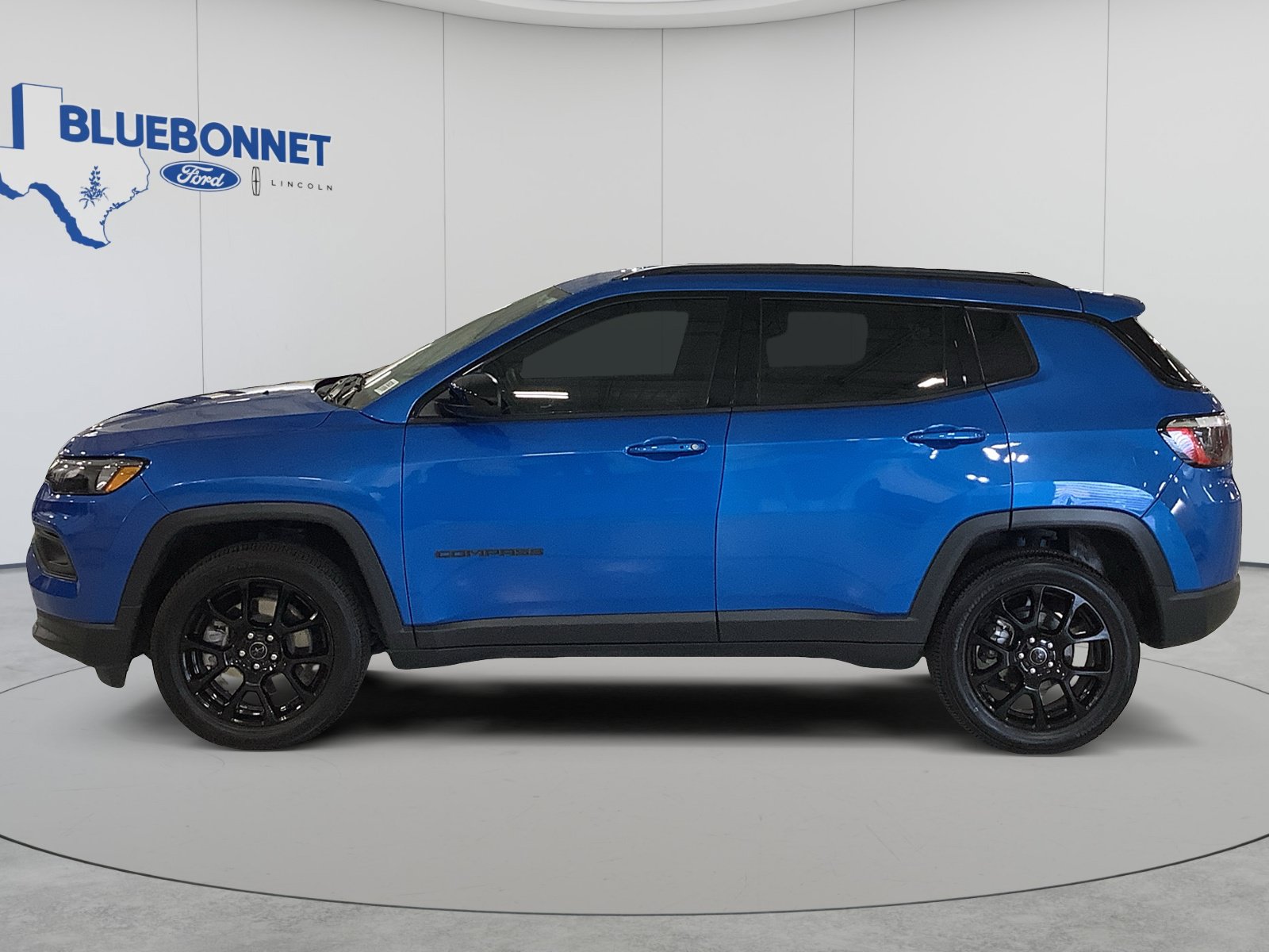 Used 2025 Jeep Compass Latitude w/ Altitude Special Edition AWD/4WD image 8