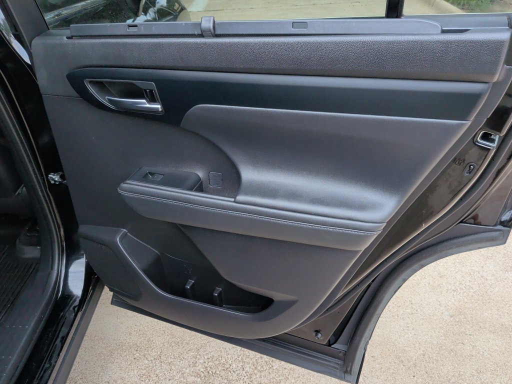 Used 2022 Toyota Highlander XLE FWD image 25