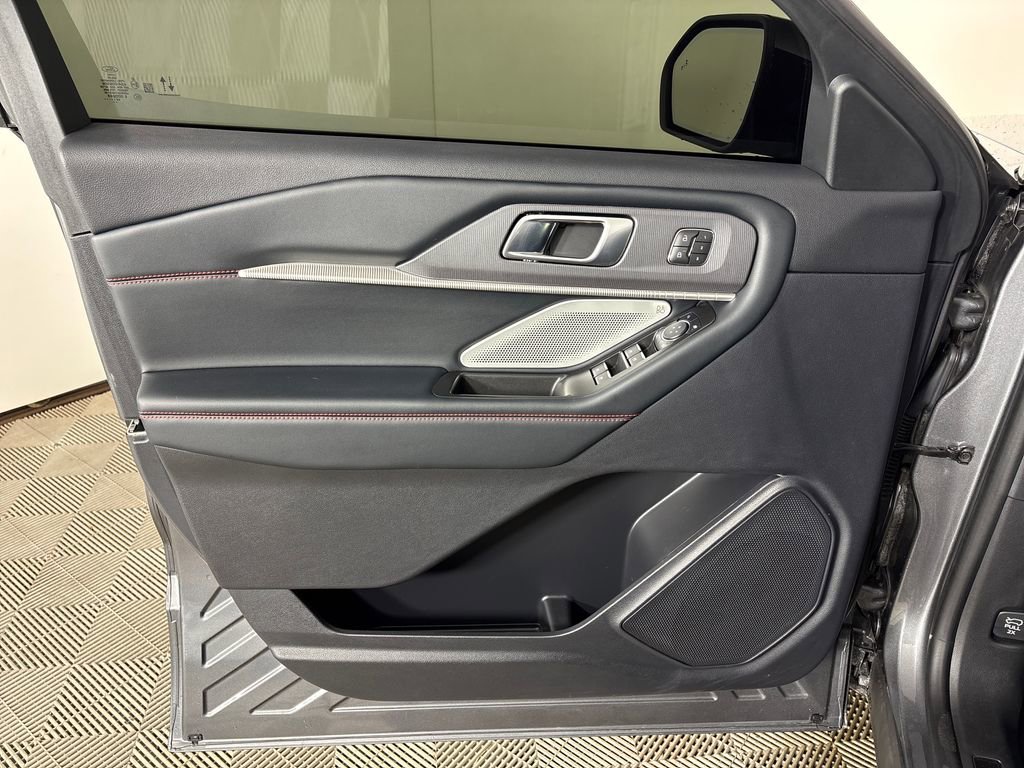 Certified 2025 Ford Explorer ST image 23