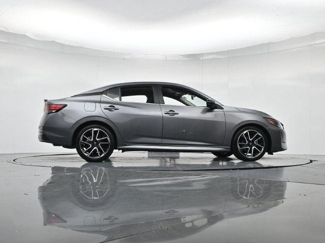 Used 2025 Nissan Sentra SR FWD image 32