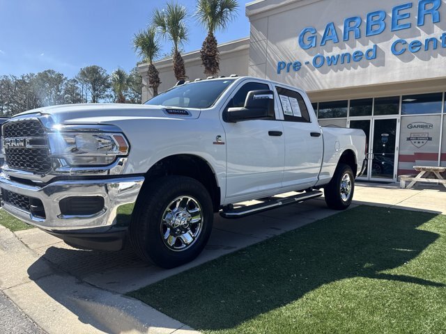 Used 2024 RAM 3500 Tradesman w/ Chrome Appearance Group AWD/4WD image 8