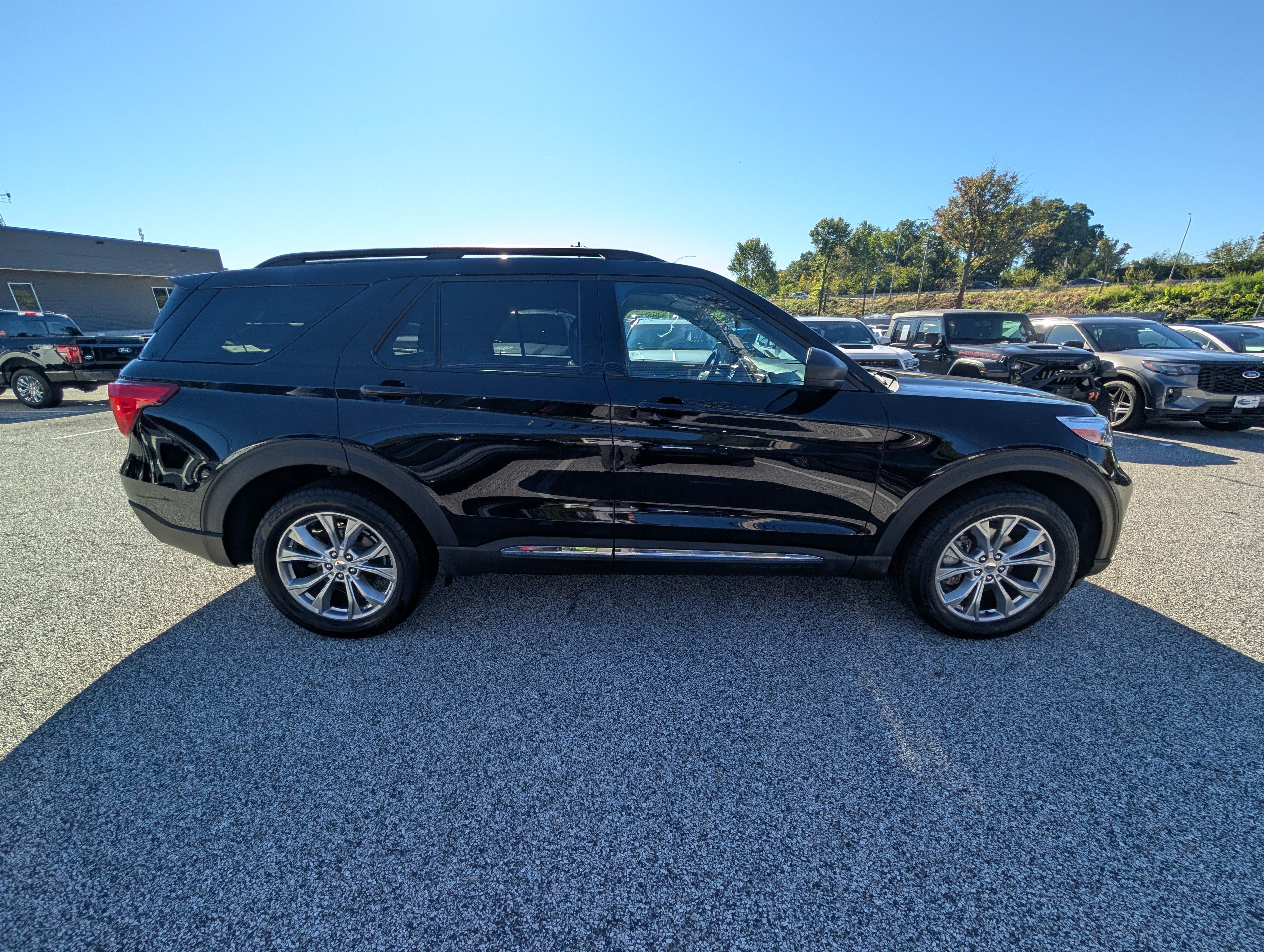 Certified 2023 Ford Explorer XLT w/ Equipment Group 202A AWD/4WD image 8