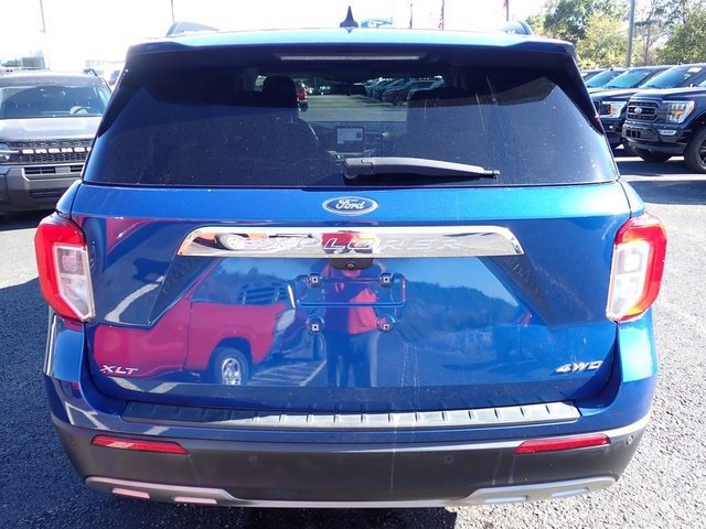 Certified 2022 Ford Explorer XLT w/ Equipment Group 202A image 3