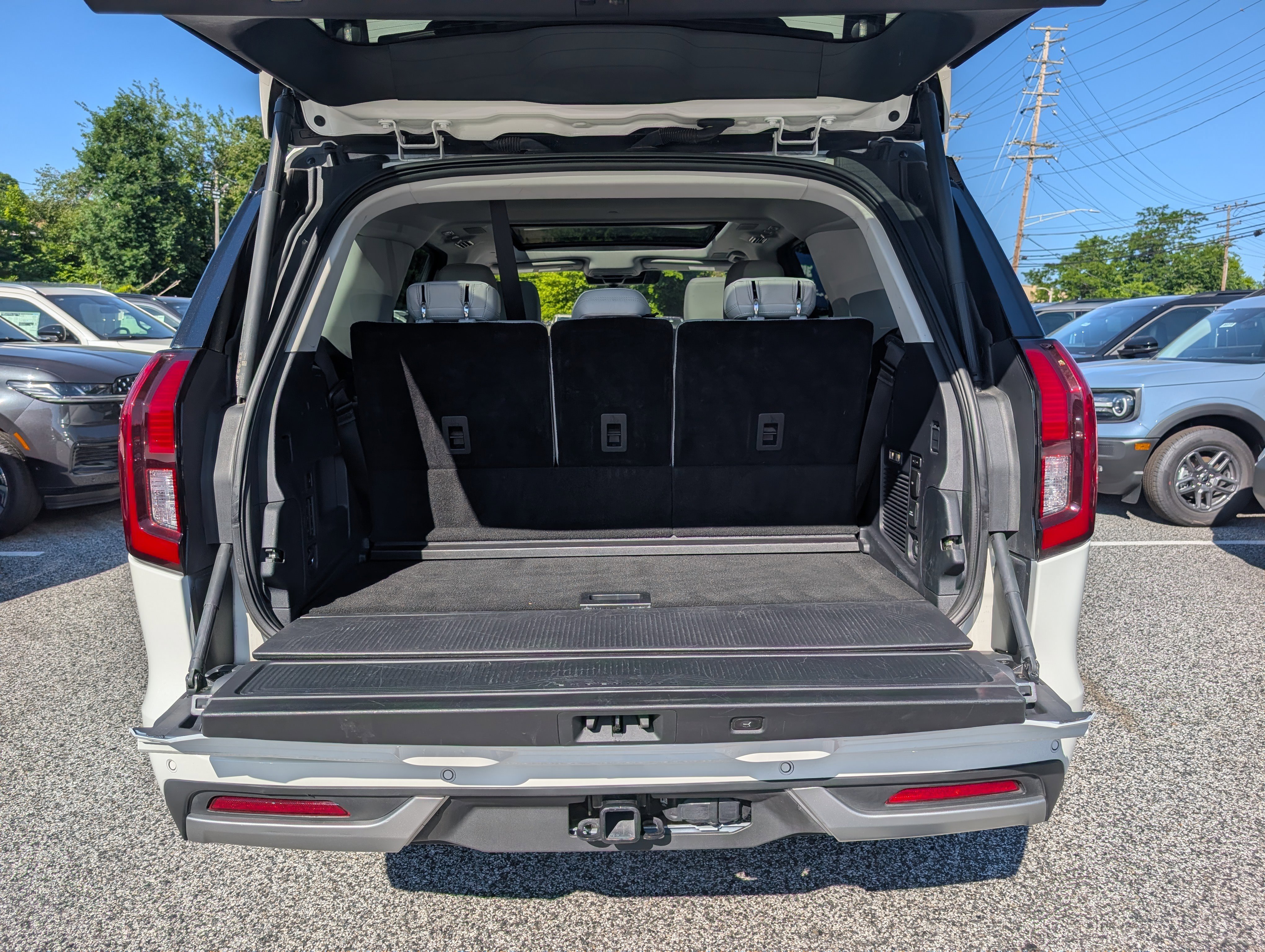 Certified 2025 Ford Expedition Platinum w/ Platinum Ultimate Package AWD/4WD image 16