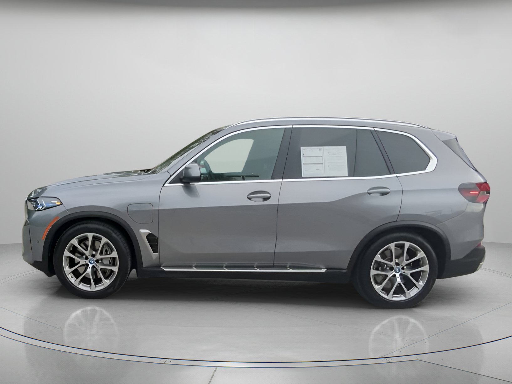Used 2025 BMW X5 xDrive50e AWD/4WD image 16
