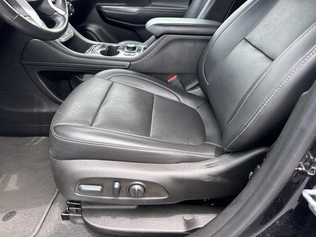 Used 2022 GMC Acadia SLT w/ Technology Package AWD/4WD image 17