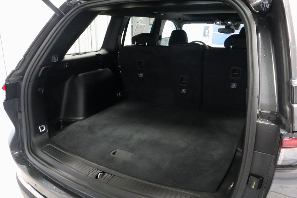 Used 2024 Jeep Grand Cherokee Laredo X w/ Luxury Tech Group I AWD/4WD image 15