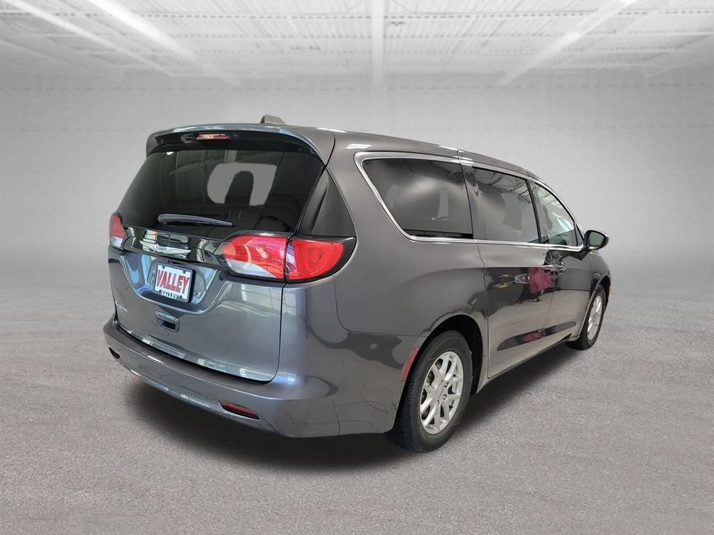 Used 2023 Chrysler Voyager LX FWD image 15