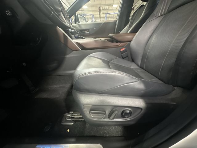 Used 2022 Toyota Venza Limited AWD/4WD image 18