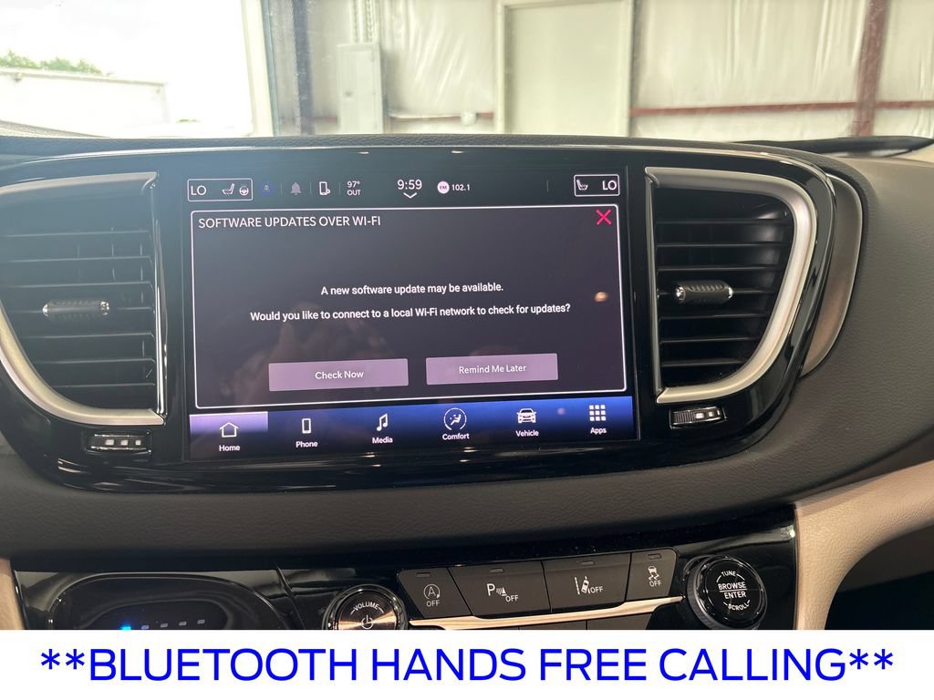 Used 2023 Chrysler Pacifica Touring-L FWD image 14