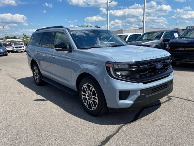 Certified 2025 Ford Expedition Active AWD/4WD image 2
