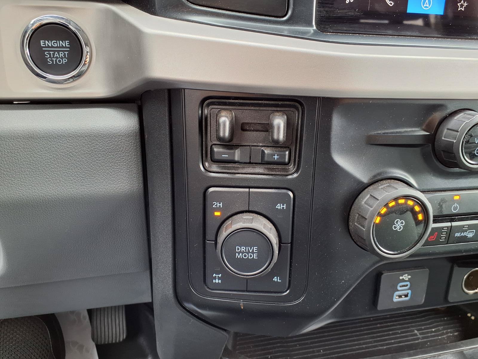 Certified 2024 Ford F250 XLT w/ XLT Premium Package AWD/4WD image 25