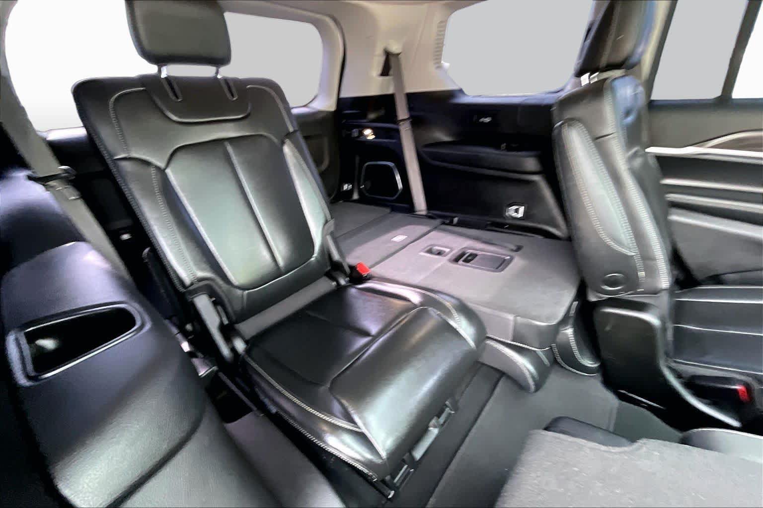 Used 2022 Jeep Grand Cherokee L Limited w/ Black Appearance Package AWD/4WD image 18
