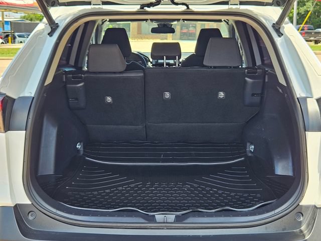 Used 2019 Toyota RAV4 XLE w/ Convenience Package FWD image 11