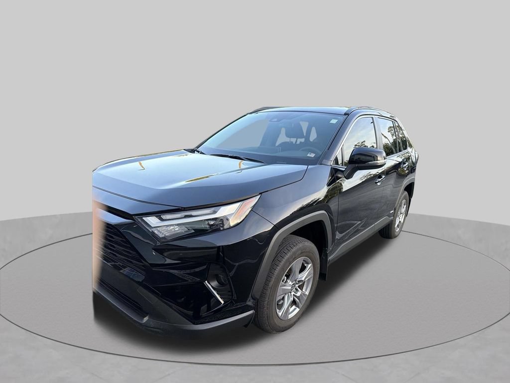Used 2025 Toyota RAV4 XLE AWD/4WD image 2