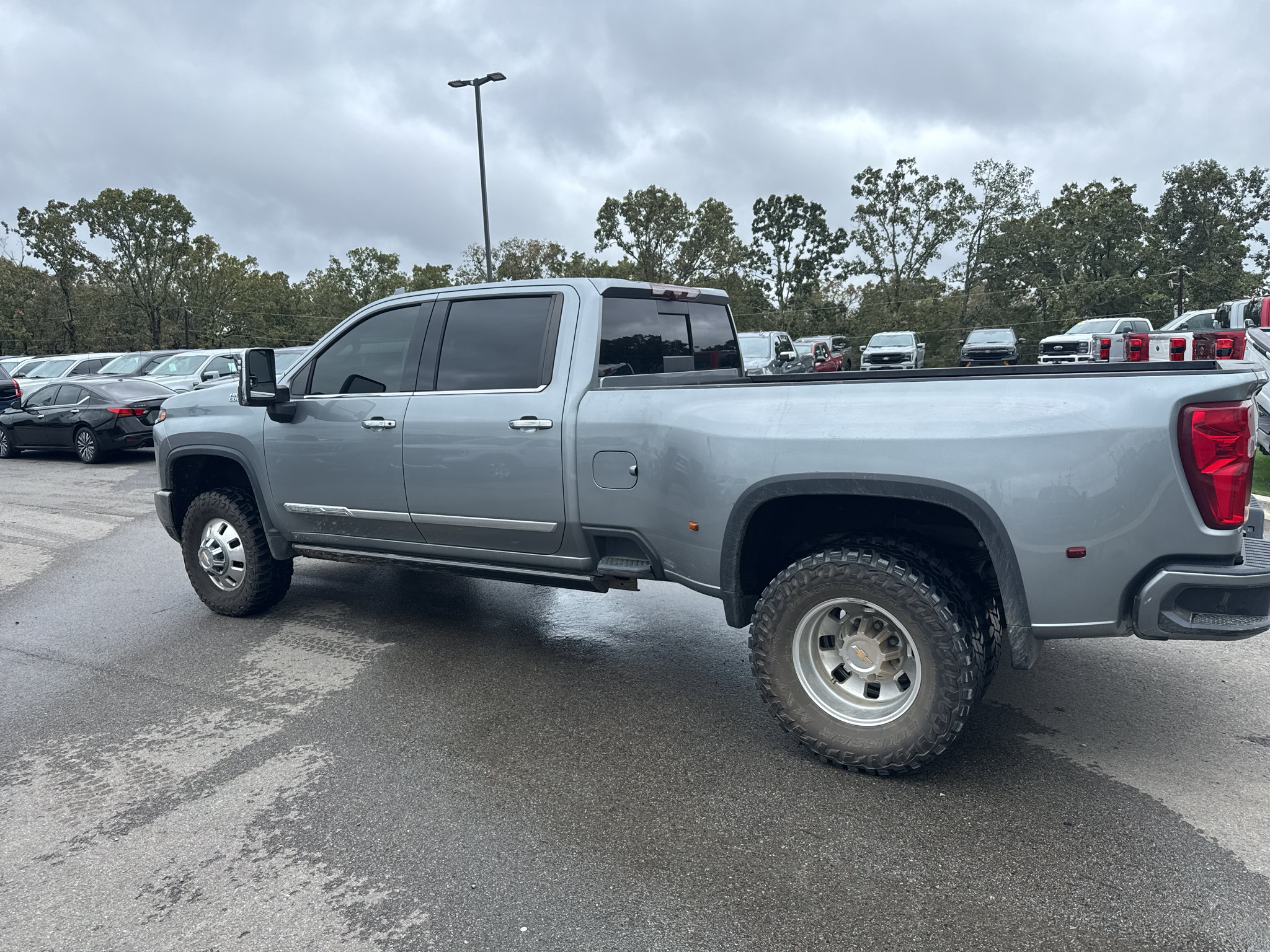 Used 2024 Chevrolet Silverado 3500 High Country w/ Technology Package AWD/4WD image 8