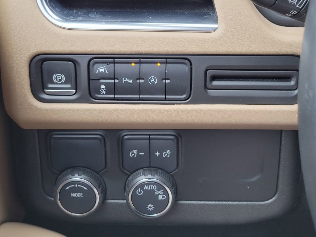 Used 2024 Chevrolet Suburban Premier image 26