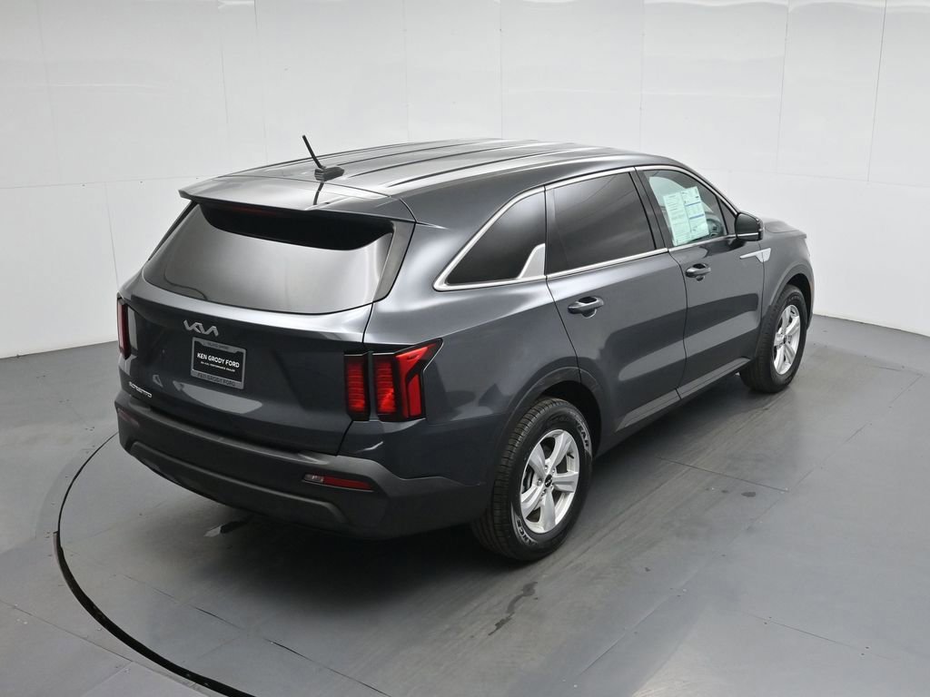 Used 2023 Kia Sorento LX image 19