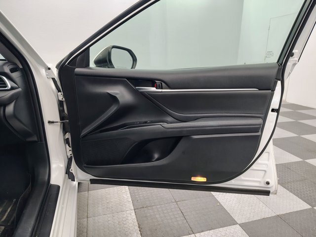 Used 2018 Toyota Camry XSE FWD image 13
