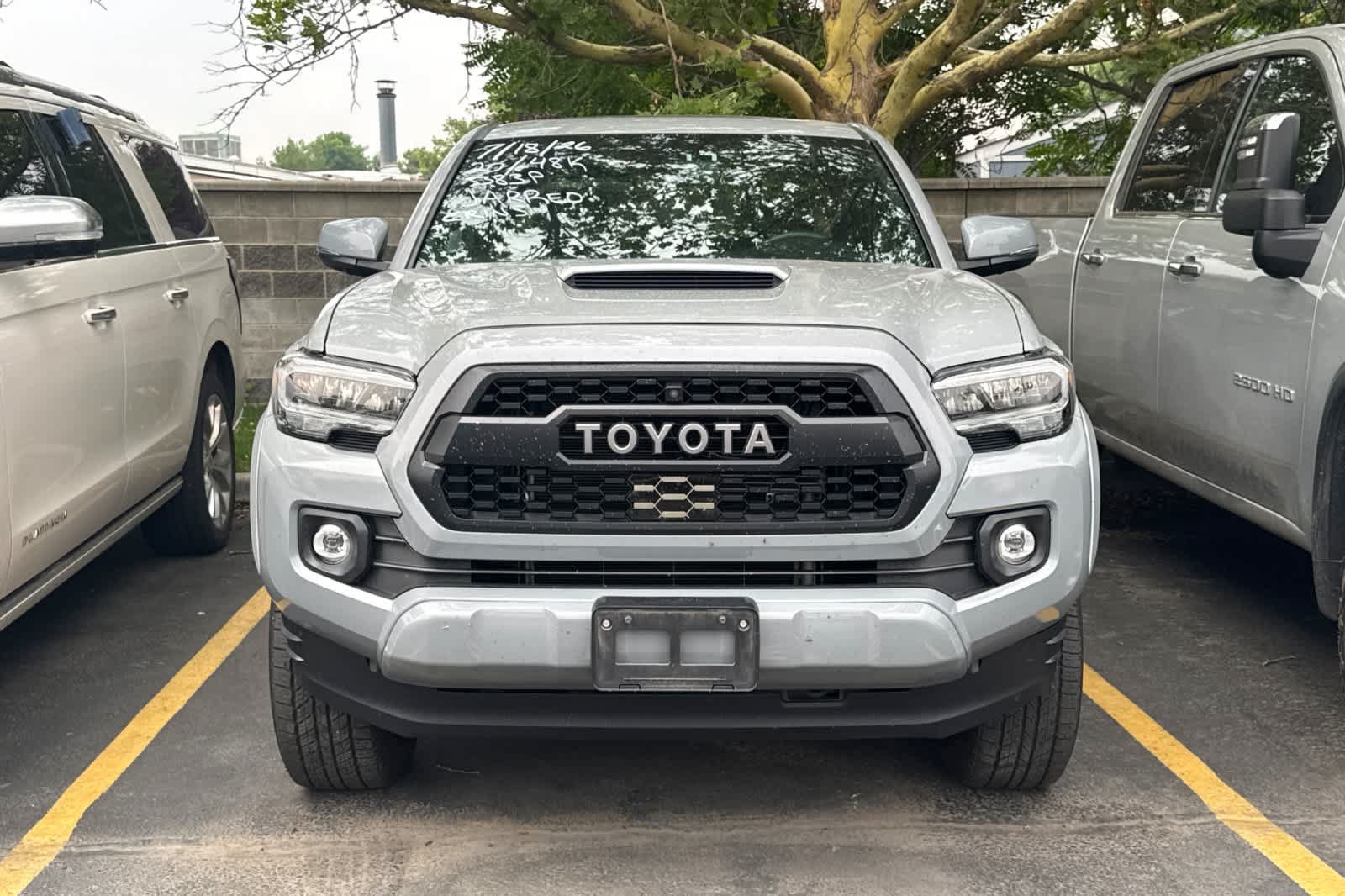 Used 2020 Toyota Tacoma TRD Sport w/ TRD Premium Sport Package AWD/4WD image 2