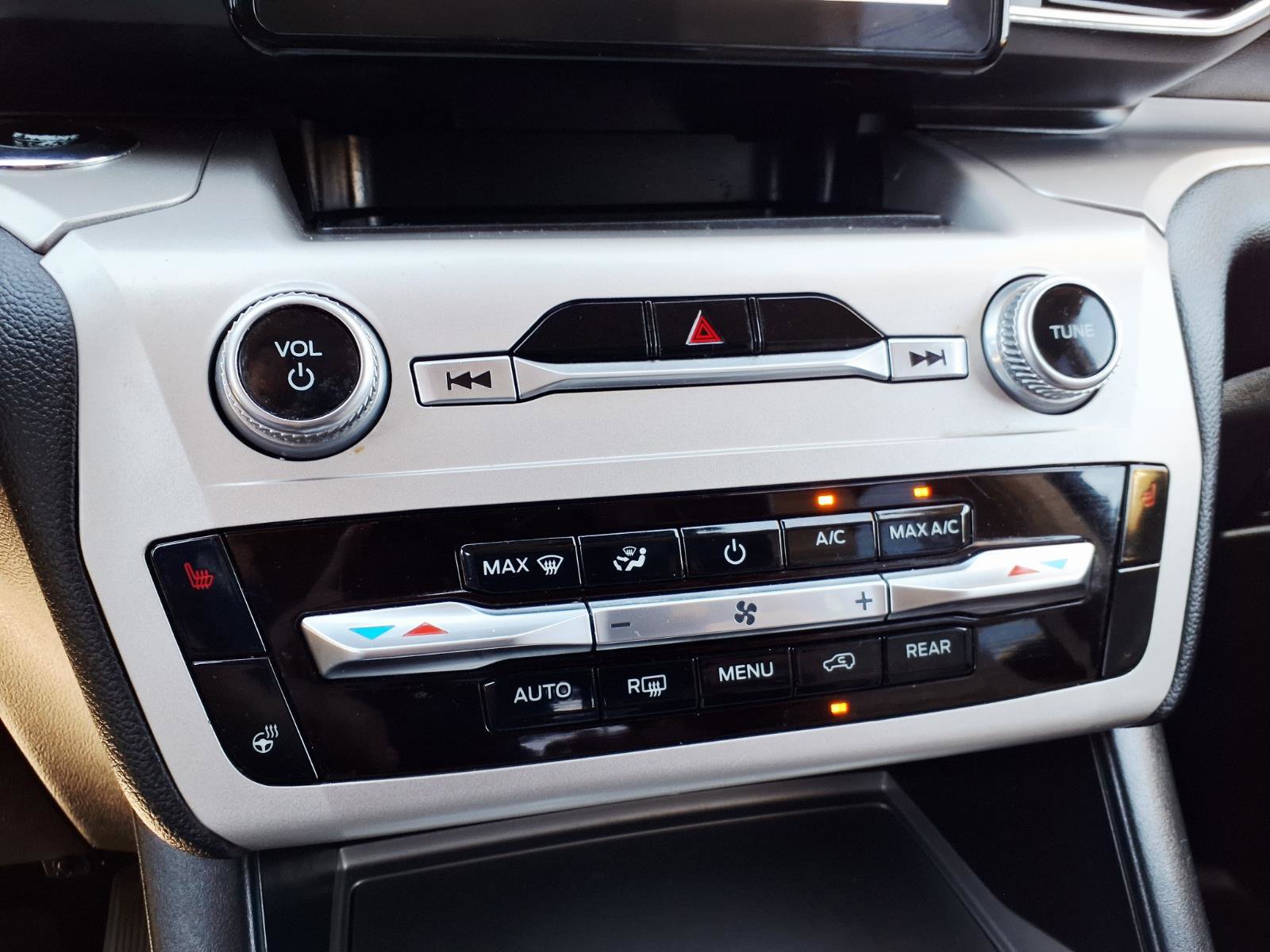 Certified 2022 Ford Explorer XLT w/ Equipment Group 202A image 25