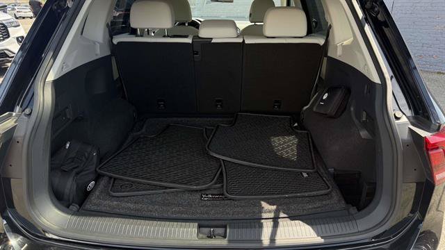 Used 2020 Volkswagen Tiguan SE w/ Panoramic Sunroof Package AWD/4WD image 29