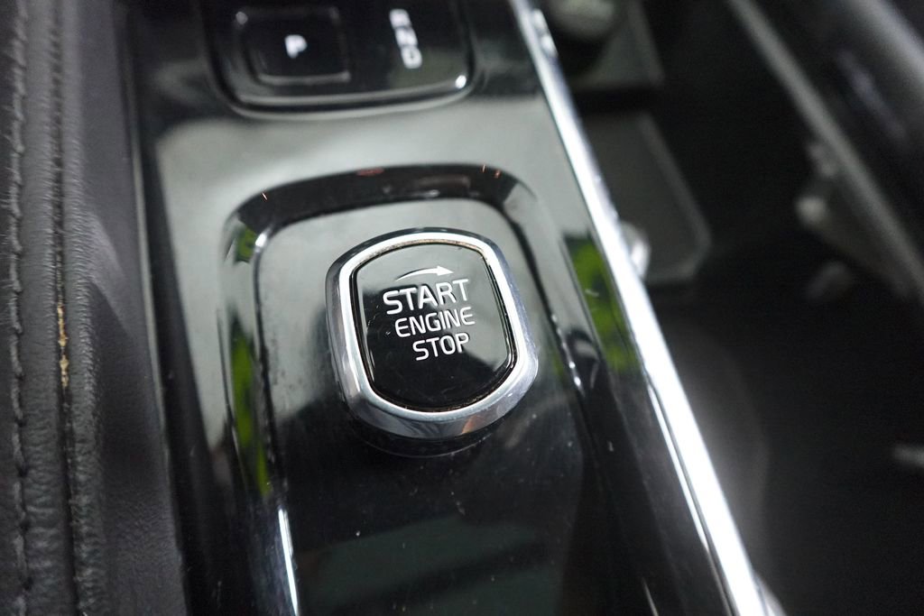 Used 2023 Volvo XC90 B6 Plus image 22