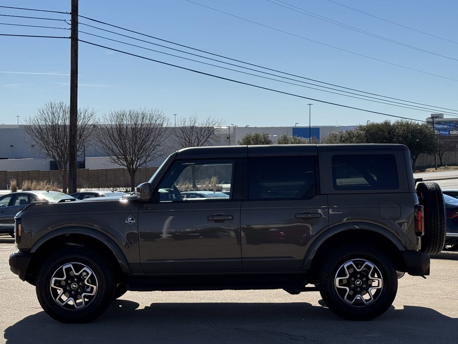 Certified 2025 Ford Bronco Outer Banks image 2