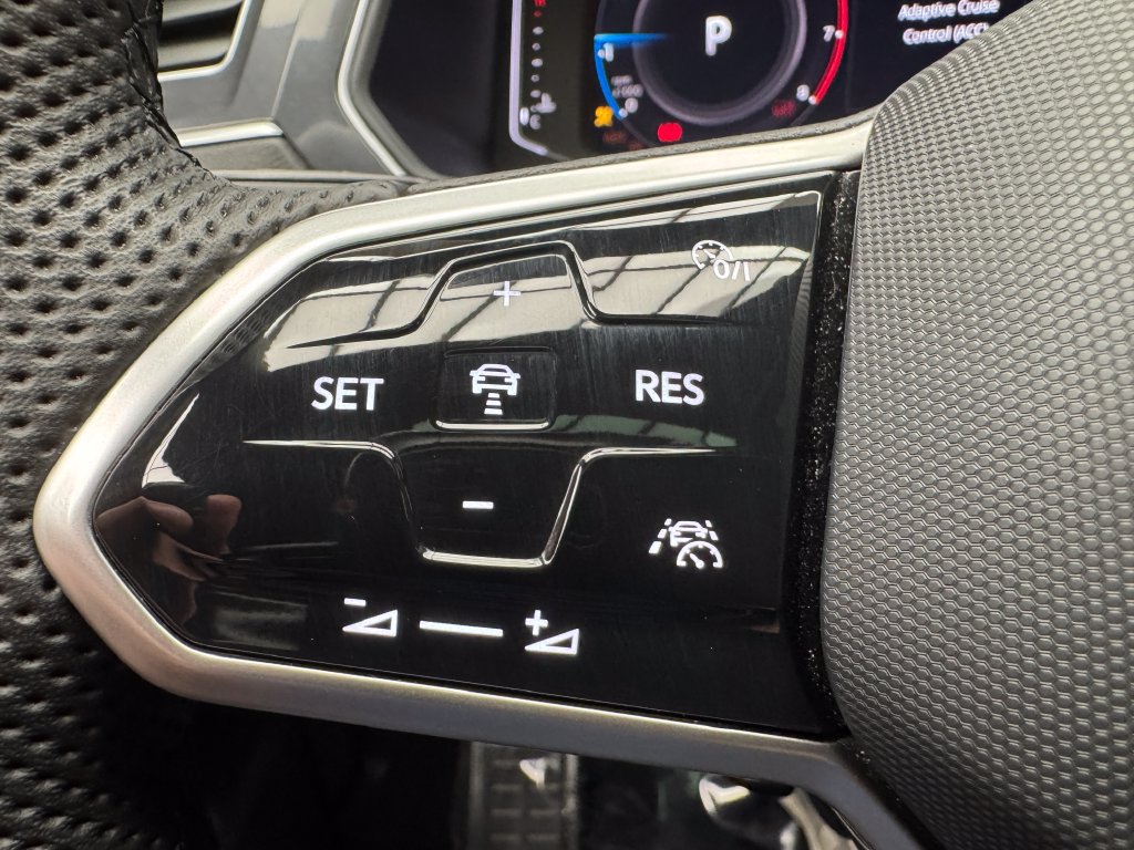Used 2024 Volkswagen Tiguan SEL R-Line AWD/4WD image 15