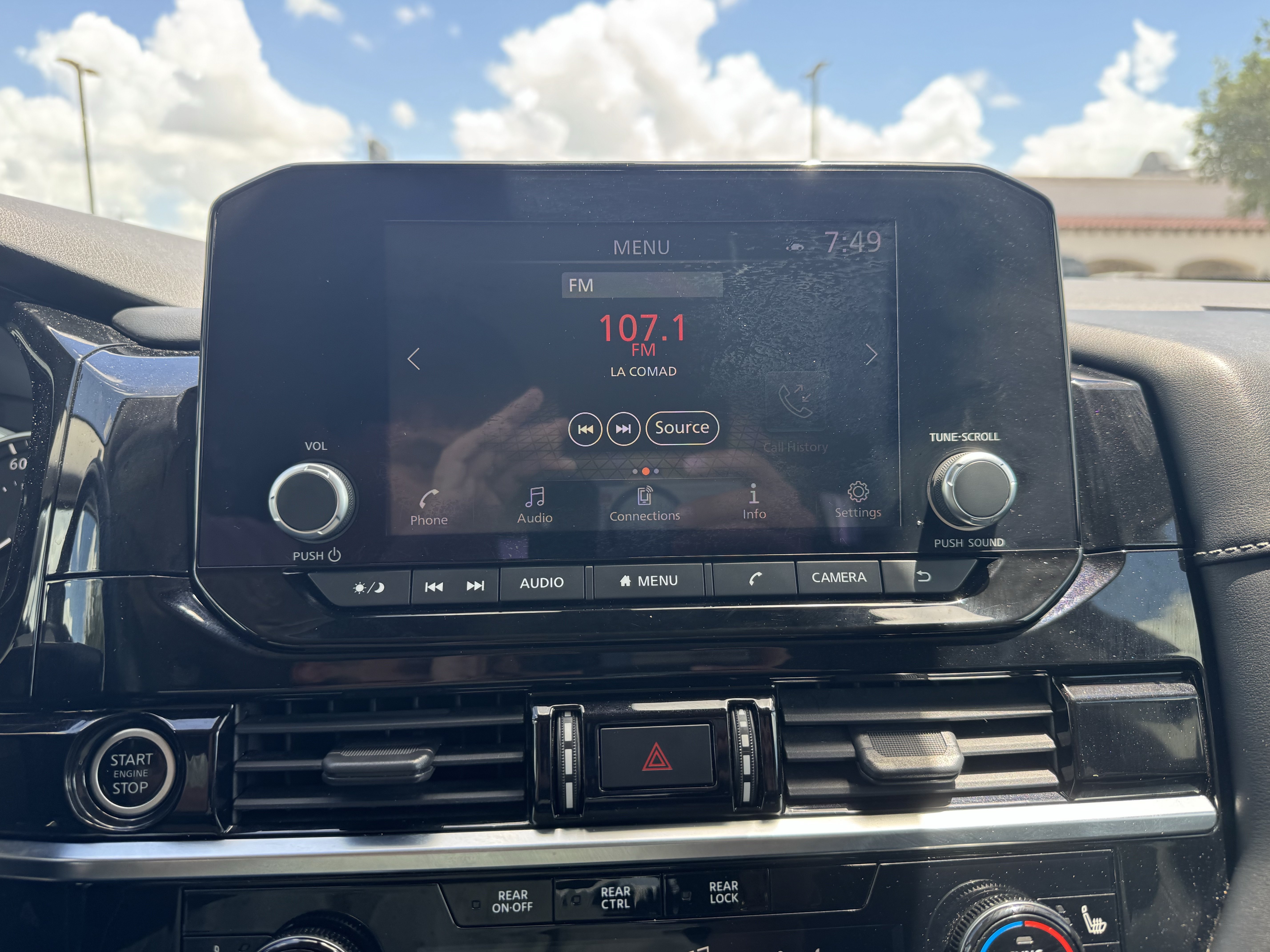 Used 2022 Nissan Pathfinder SV FWD image 13