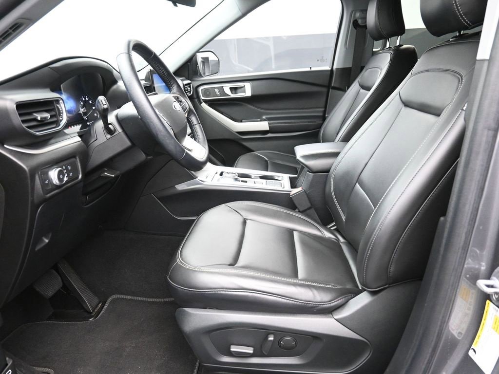 Certified 2021 Ford Explorer XLT w/ Equipment Group 202A image 21