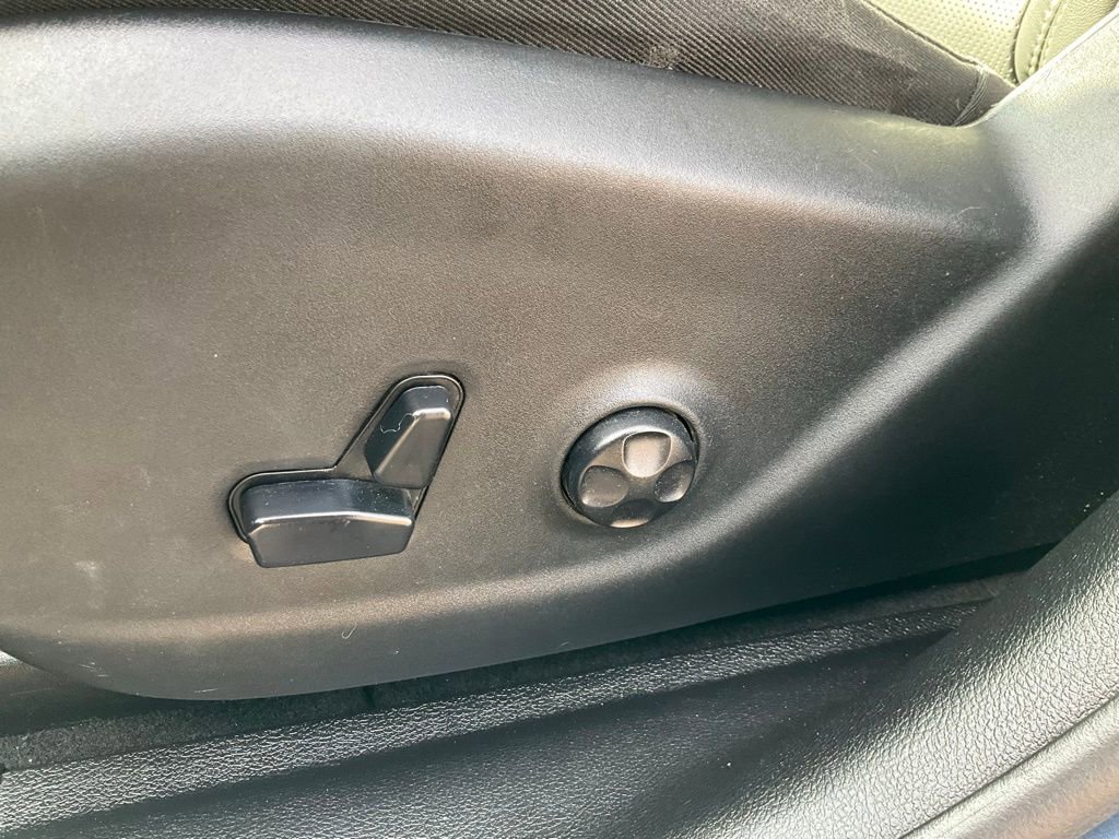 Used 2019 Jeep Cherokee Limited image 16