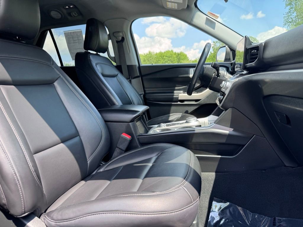 Certified 2022 Ford Explorer XLT w/ Equipment Group 202A AWD/4WD image 14