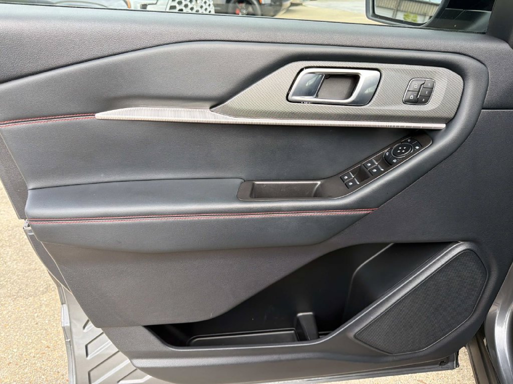 Certified 2025 Ford Explorer ST-Line w/ Premium Package RWD image 21