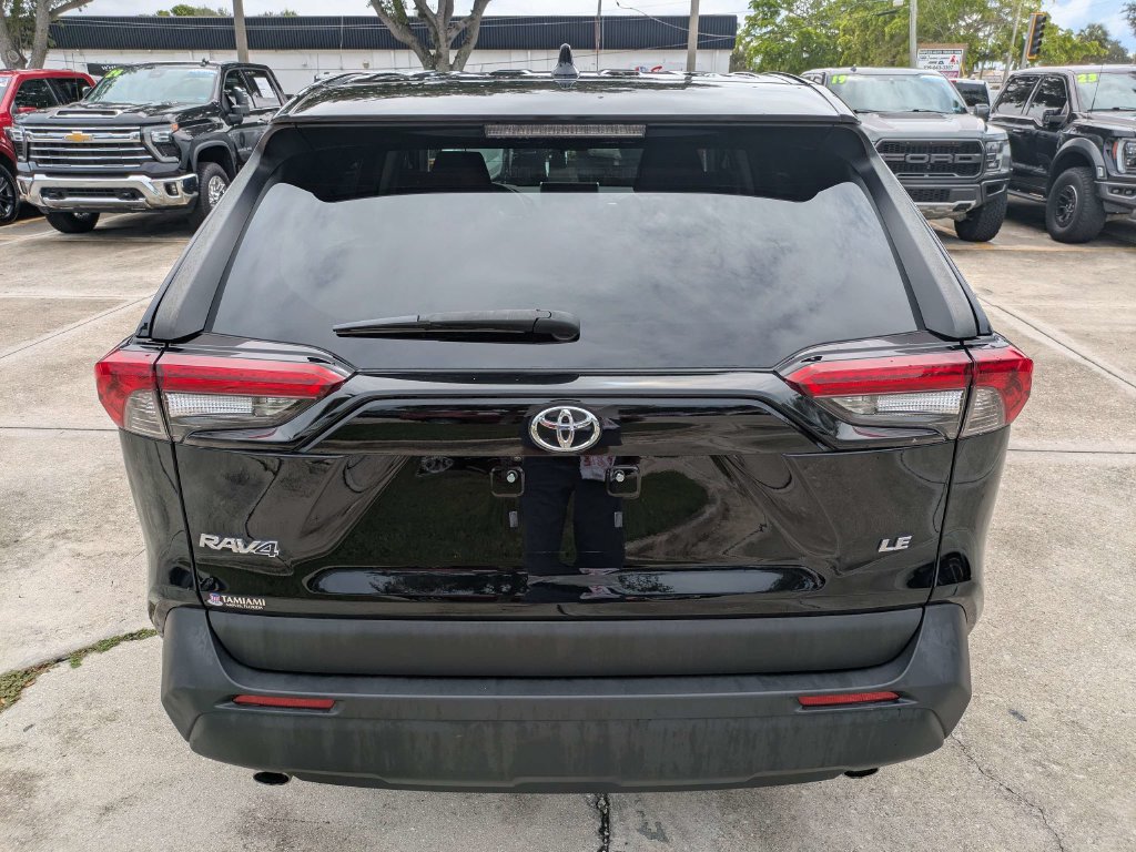 Used 2024 Toyota RAV4 LE FWD image 9