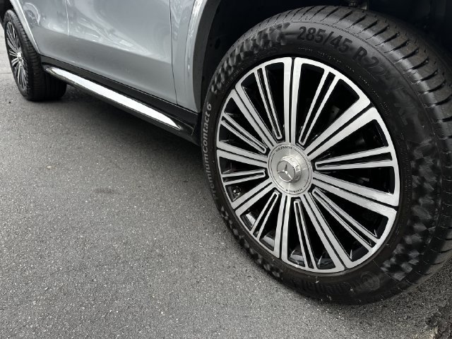 Used 2024 Mercedes-Benz Maybach GLS 600 4MATIC image 11