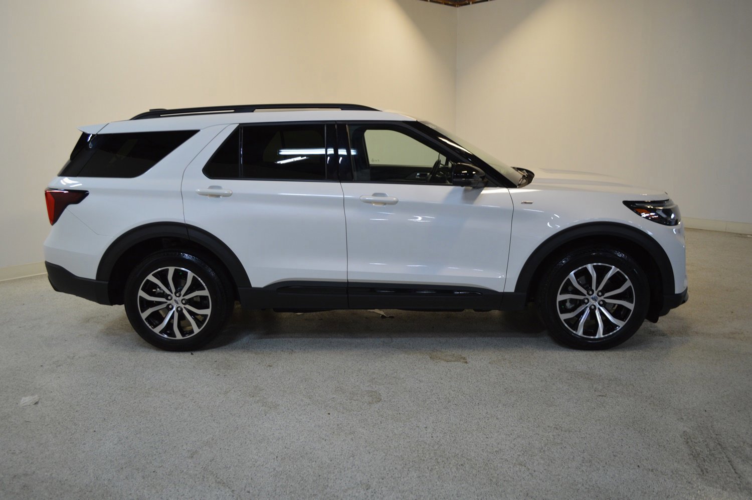 Certified 2025 Ford Explorer ST-Line image 6