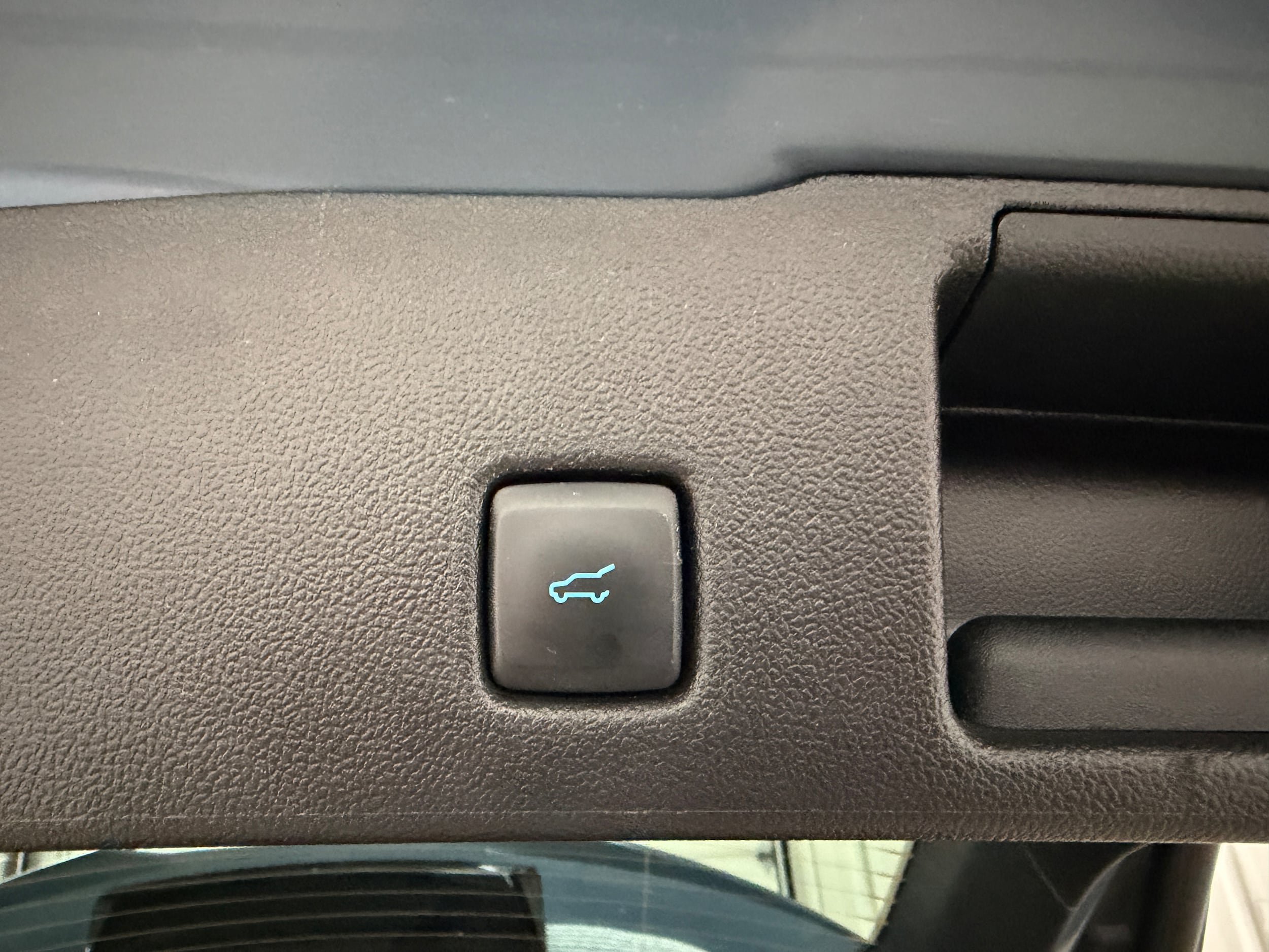 Certified 2025 Ford Escape ST-Line Select AWD/4WD image 28