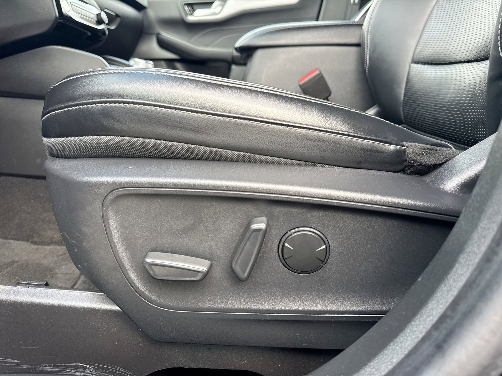 Certified 2025 Ford Escape Platinum image 3