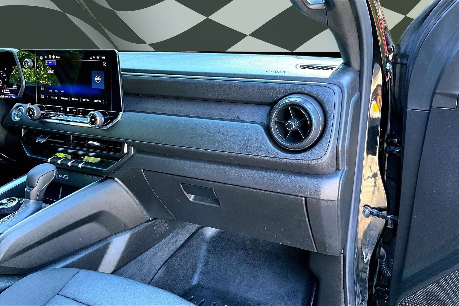 Used 2024 Chevrolet Colorado Trail Boss w/ LPO, Dark Essentials Package AWD/4WD image 16