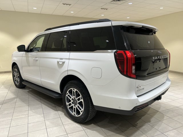 Certified 2025 Ford Expedition Active AWD/4WD image 3