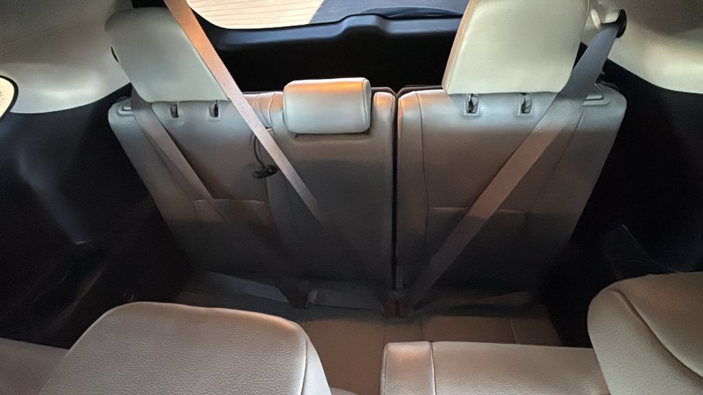 Used 2021 Toyota Highlander XLE FWD image 24
