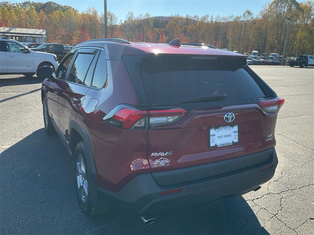 Used 2022 Toyota RAV4 XLE image 3