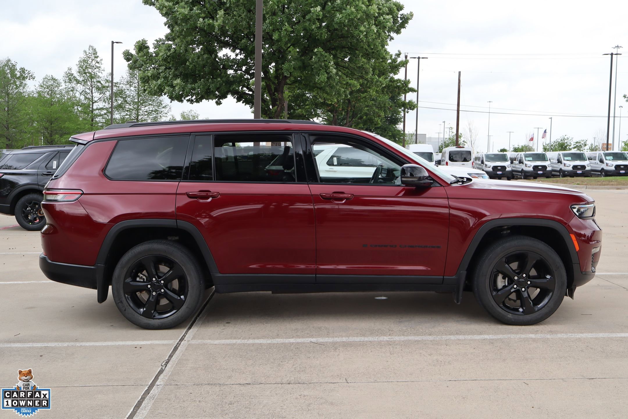 Used 2023 Jeep Grand Cherokee L Limited w/ Black Appearance Package AWD/4WD image 2
