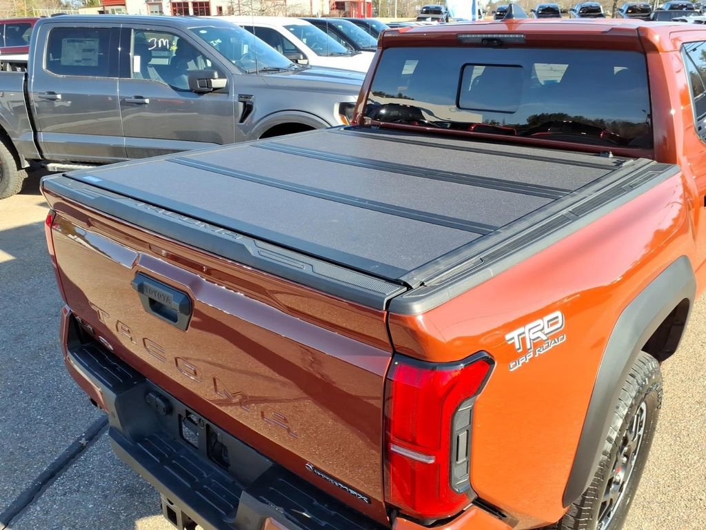 Used 2025 Toyota Tacoma TRD Off-Road AWD/4WD image 11