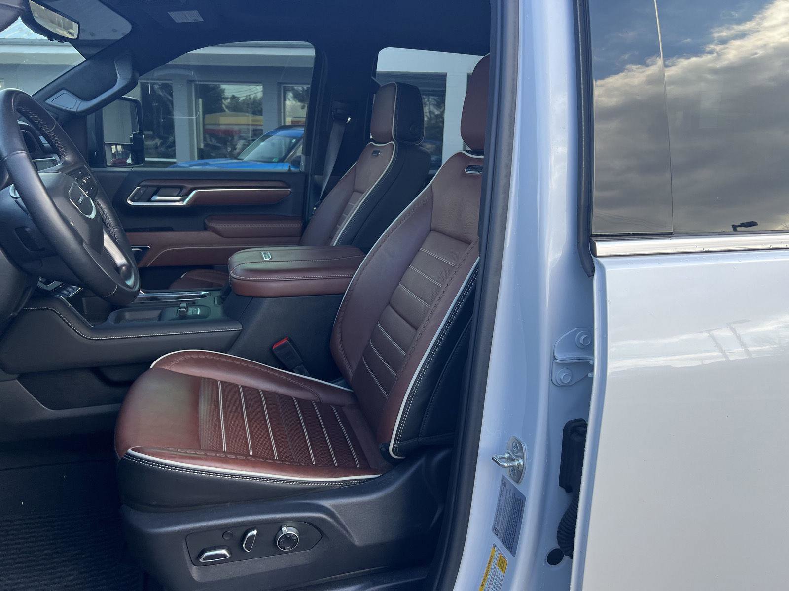 Used 2025 GMC Sierra 2500 Denali Ultimate AWD/4WD image 10