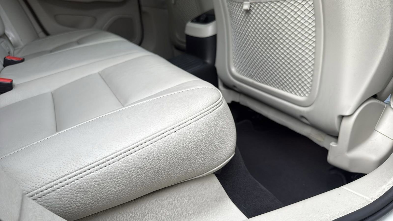 Used 2024 Volvo S60 T8 Plus image 27