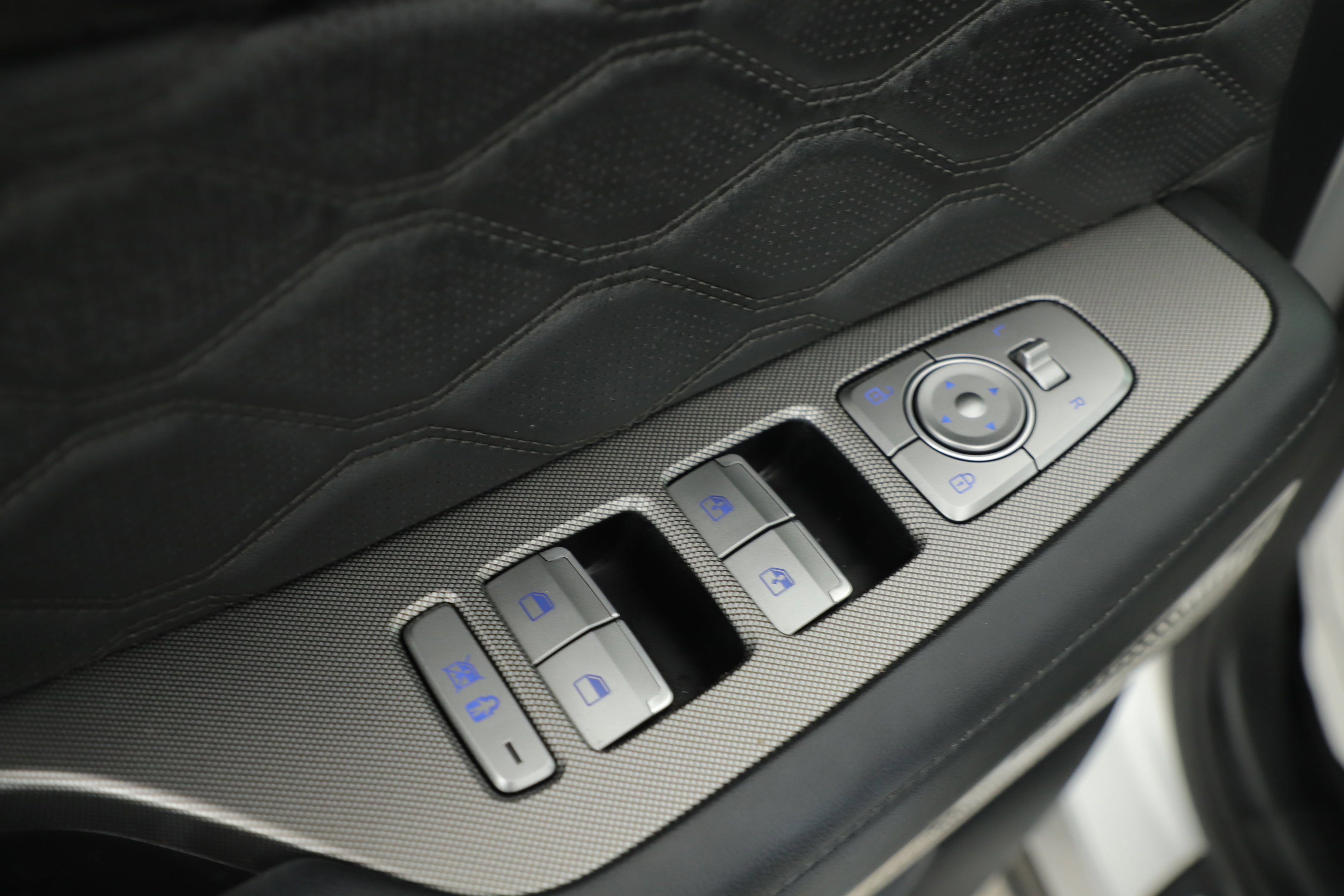 Used 2022 Hyundai Palisade Calligraphy w/ Winter Package image 9