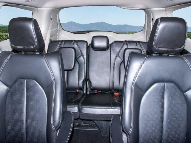 Used 2023 Chrysler Pacifica Touring-L FWD image 19