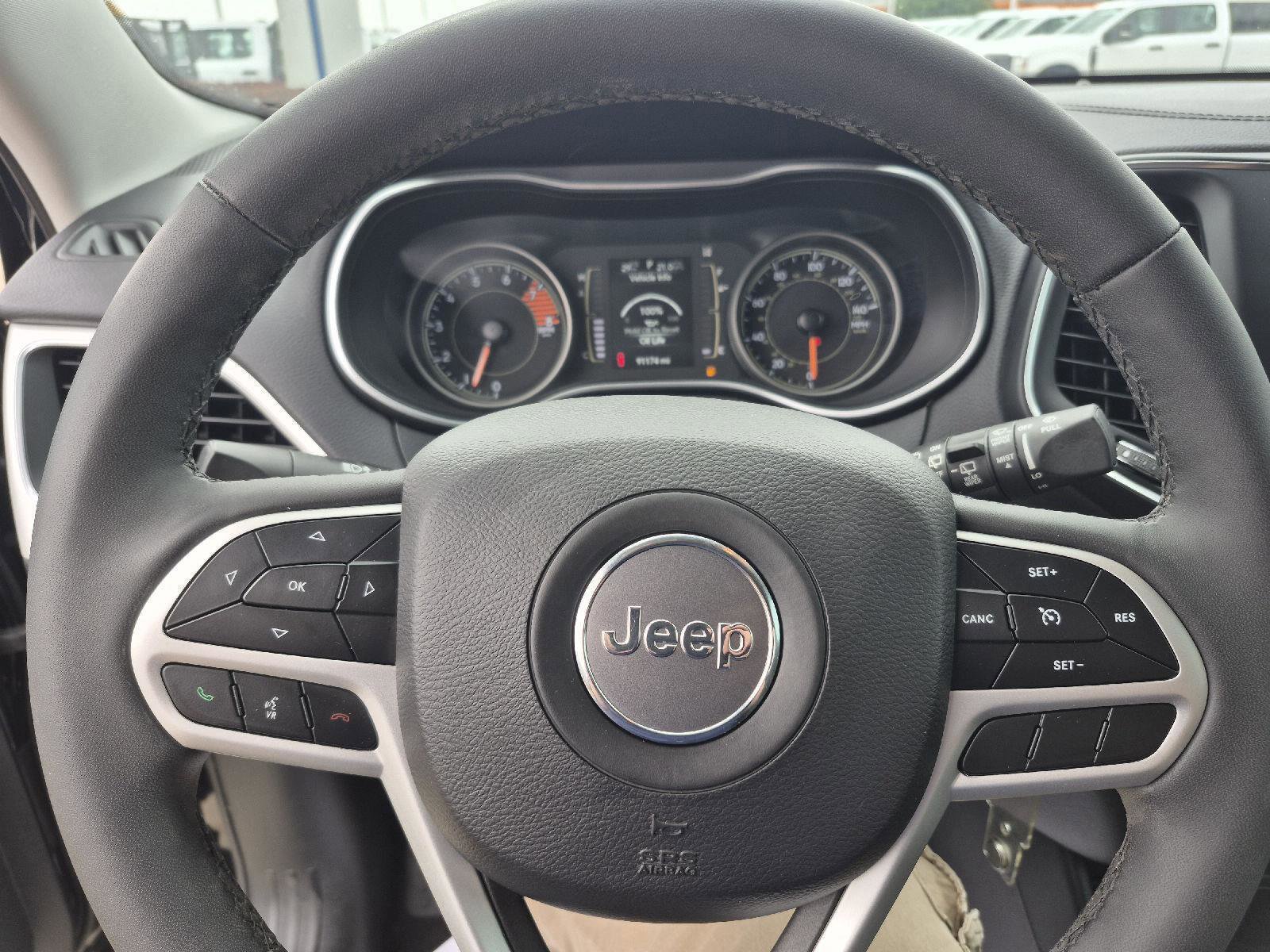 Used 2022 Jeep Cherokee Latitude AWD/4WD image 8